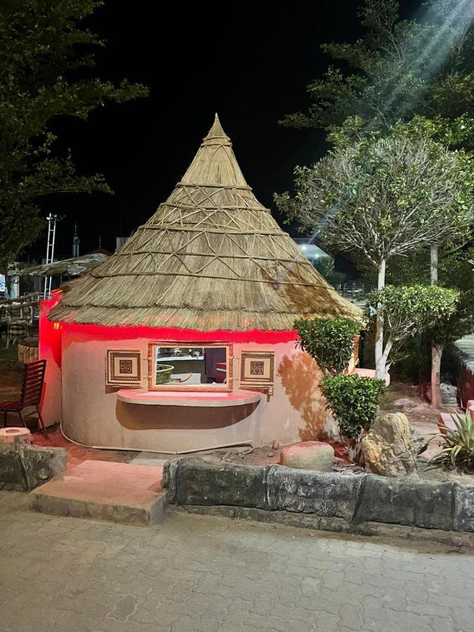 Mughal E Azam Hotel Liaquatpur Buitenkant foto
