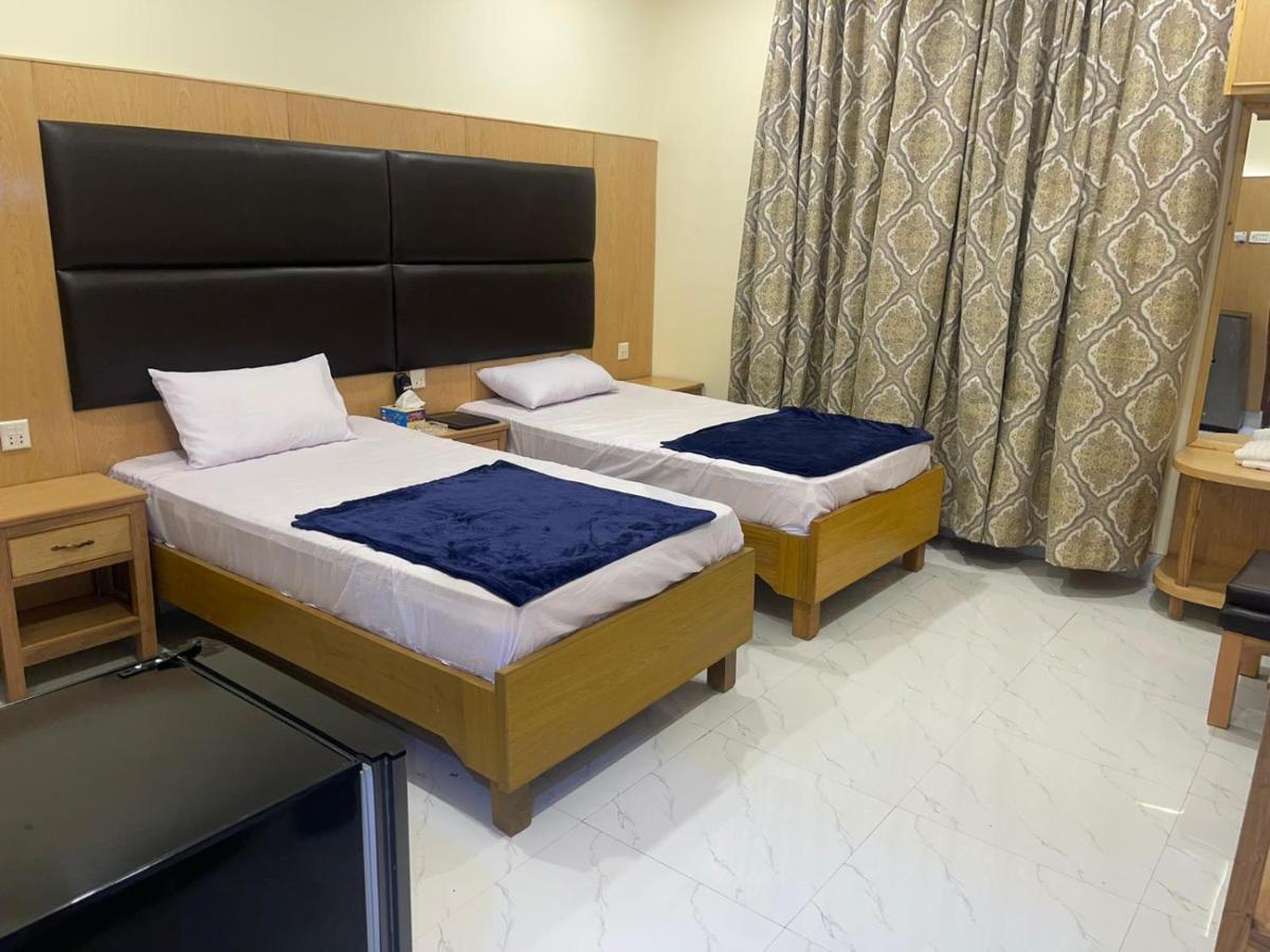 Mughal E Azam Hotel Liaquatpur Buitenkant foto
