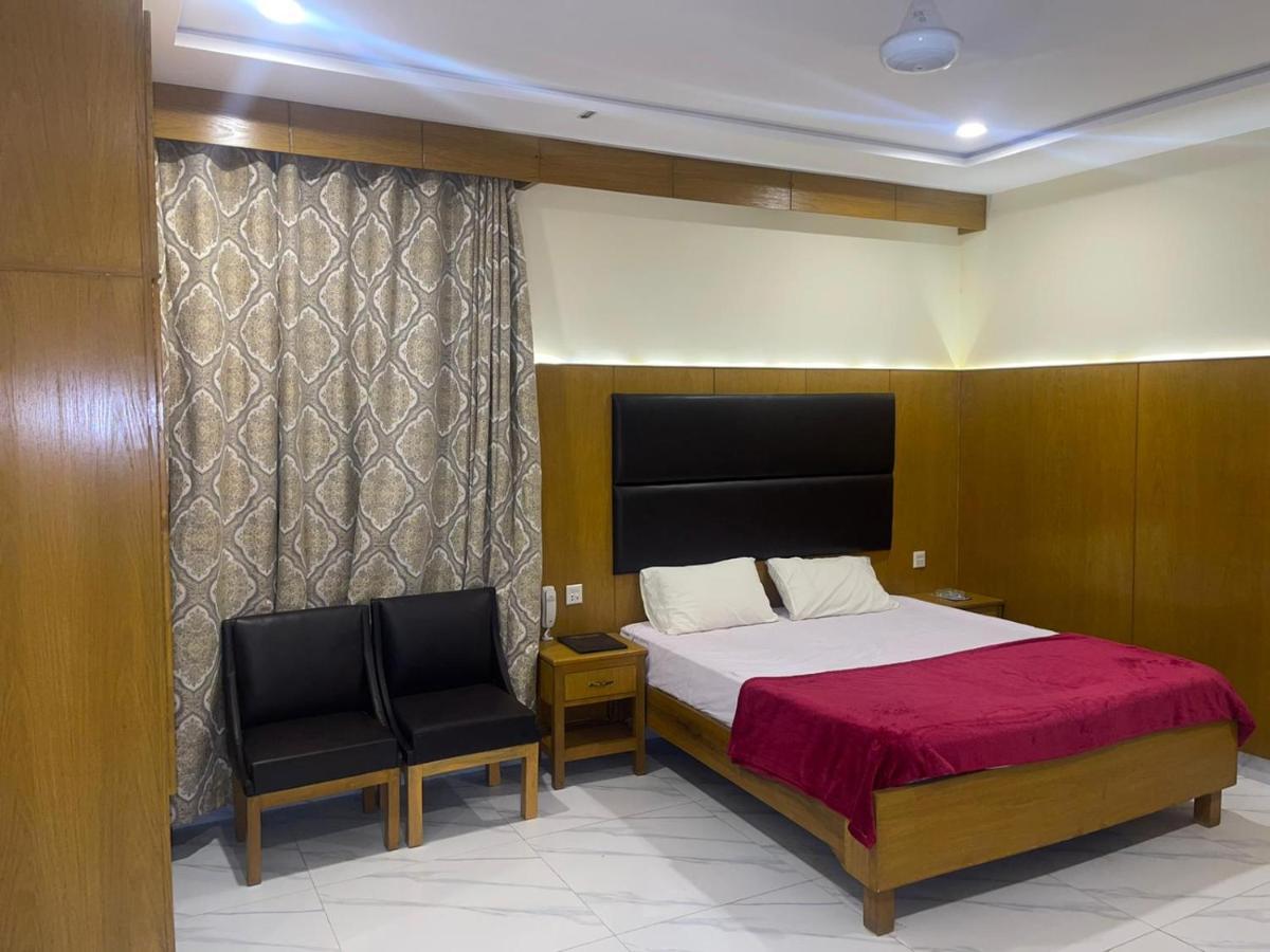 Mughal E Azam Hotel Liaquatpur Buitenkant foto